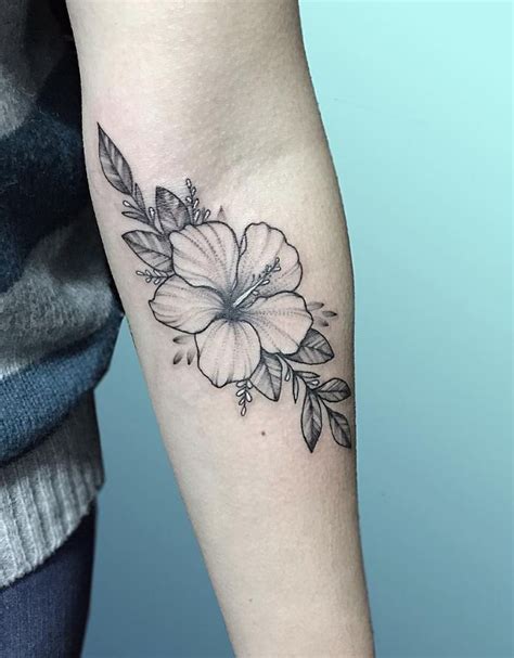 Stunning Black and Grey Flower Tattoos for Timeless Elegance!